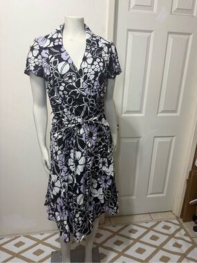 George Black/White/Purple Floral
Collared Wrap Dress Tie Belt Cap Sleeve
10